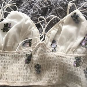 Super cute flower detailed white crop